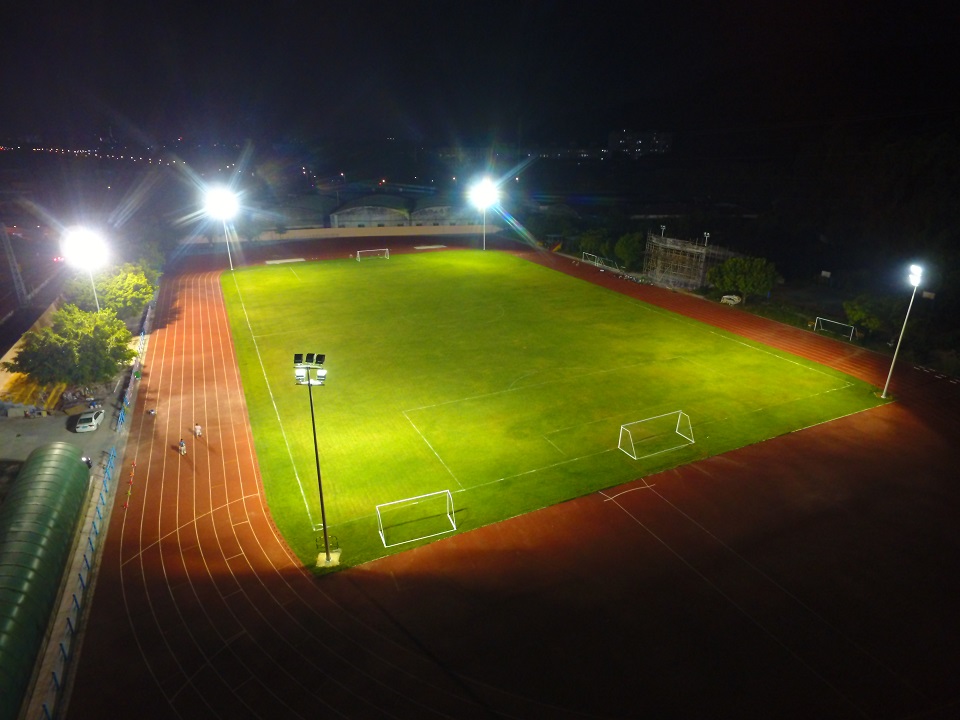 佛山顺德凤城中学足球场15米灯杆配1000w灯光